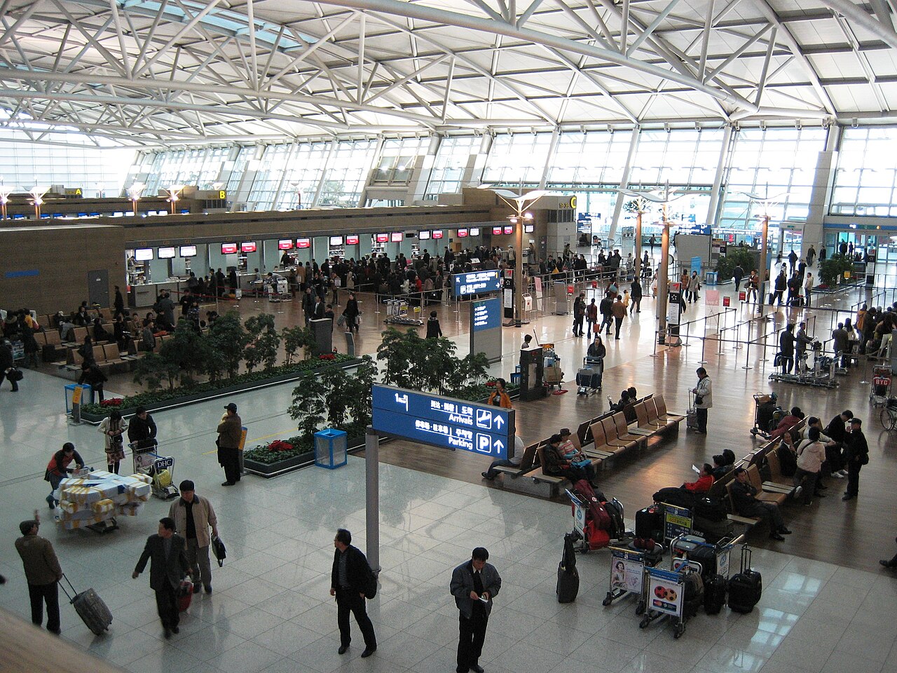 인천국제공항 출국장. 국제운전면허증은 출발 전에 한국에서 준비해 두세요(사진: Kanchi1979 / CC BY 2.5)