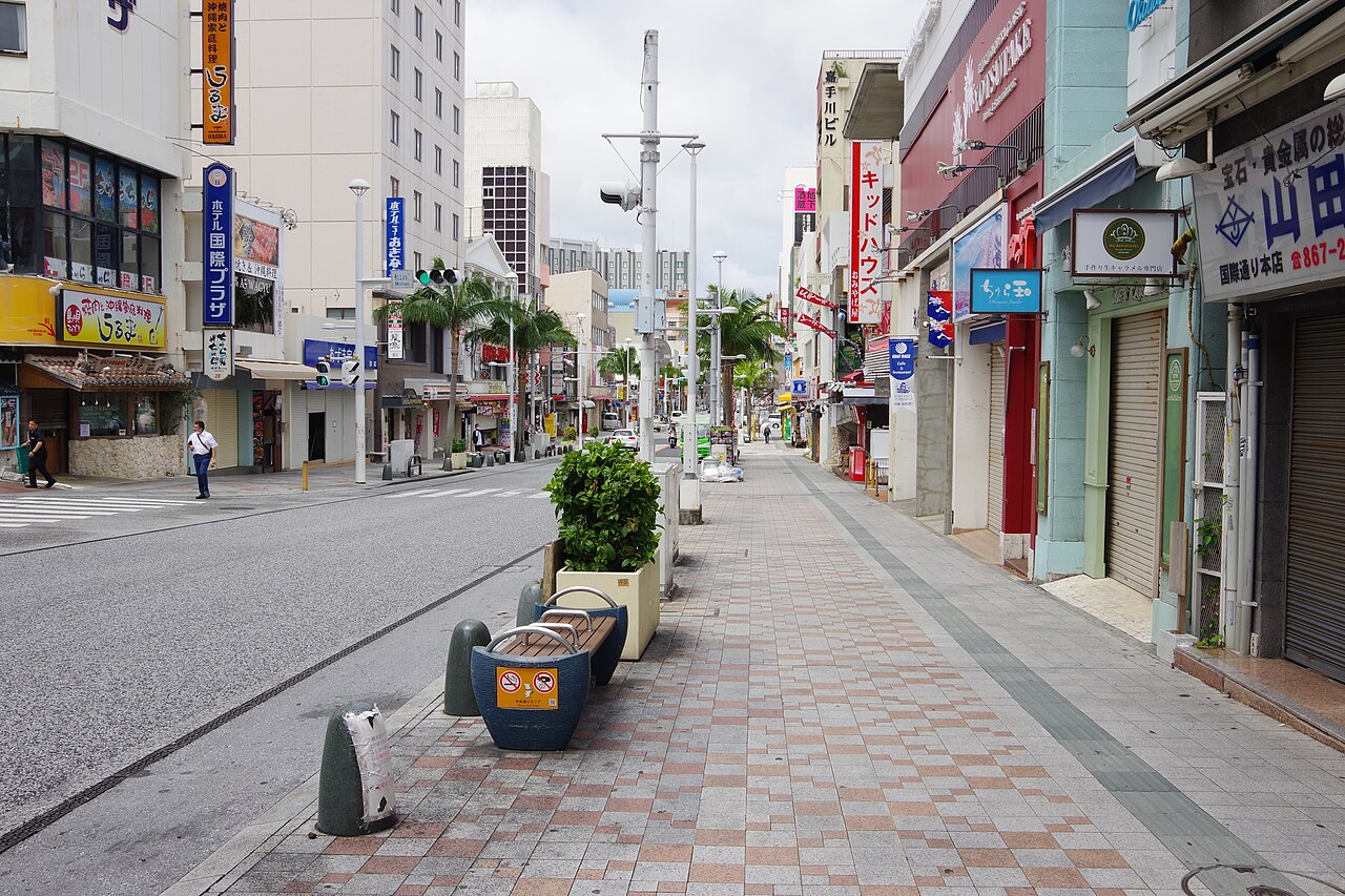 車を借りない日に歩きたい国際通り（写真：Kugel / CC BY-SA 4.0）