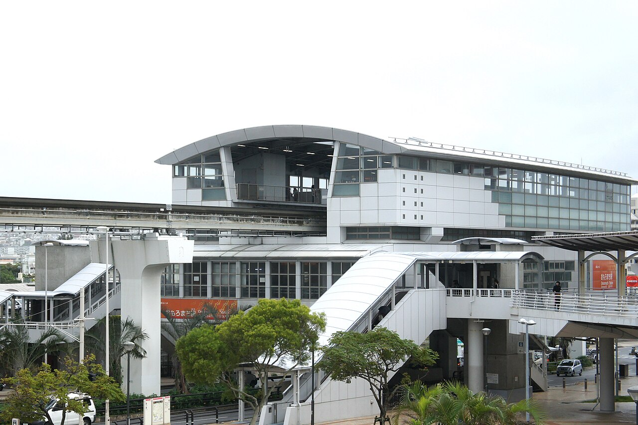 유이레일 오모로마치역 외관(사진:Mk2010 / CC BY-SA 3.0)