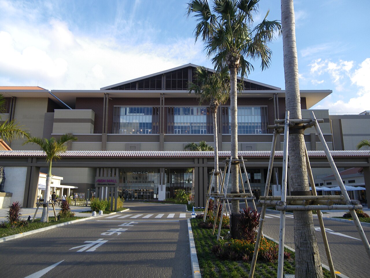 北中城村のイオンモール沖縄ライカム（写真：Kugel / CC BY-SA 4.0）