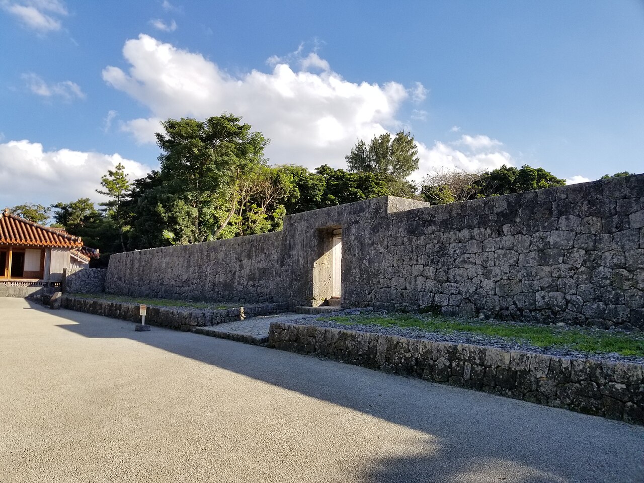 玉陵の外壁。石積みの塀が敷地を囲んでいる(写真:Yuet Man Lee / CC BY-SA 4.0)